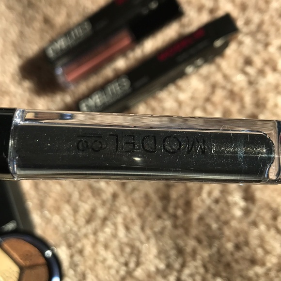 Model Co eyeshadows - Picture 4 of 8